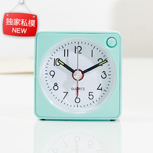 跨境 小款电池旅行闹钟带贪睡功能灯光静音无滴答声石英闹钟