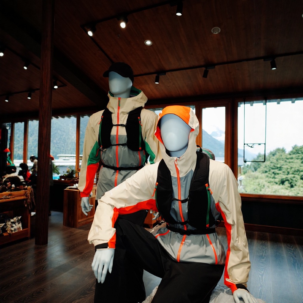 Taizhou Niaojia Dingban Nanga Parbat Hardshell Single-Layer Laminated Waterproof Outdoor Jacket for Men and Women, Windproof