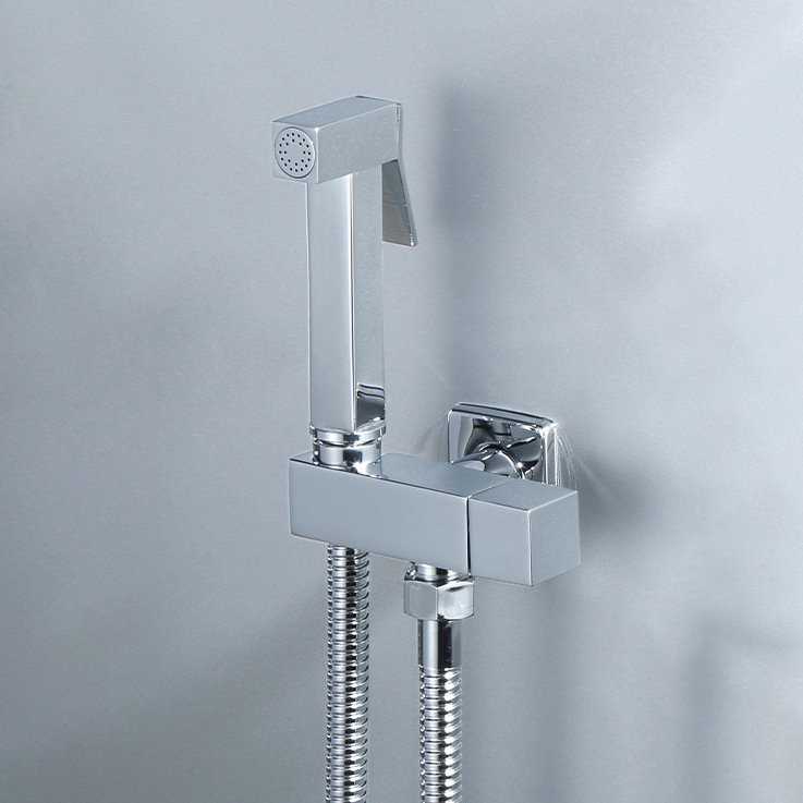 Traje cuadrado de cobre PISTOLA DE PULVERIZACIÓN de refuerzo Válvula de ángulo de inodoro con boquilla Traje limpiador de mujer de mano frío único transfronterizo