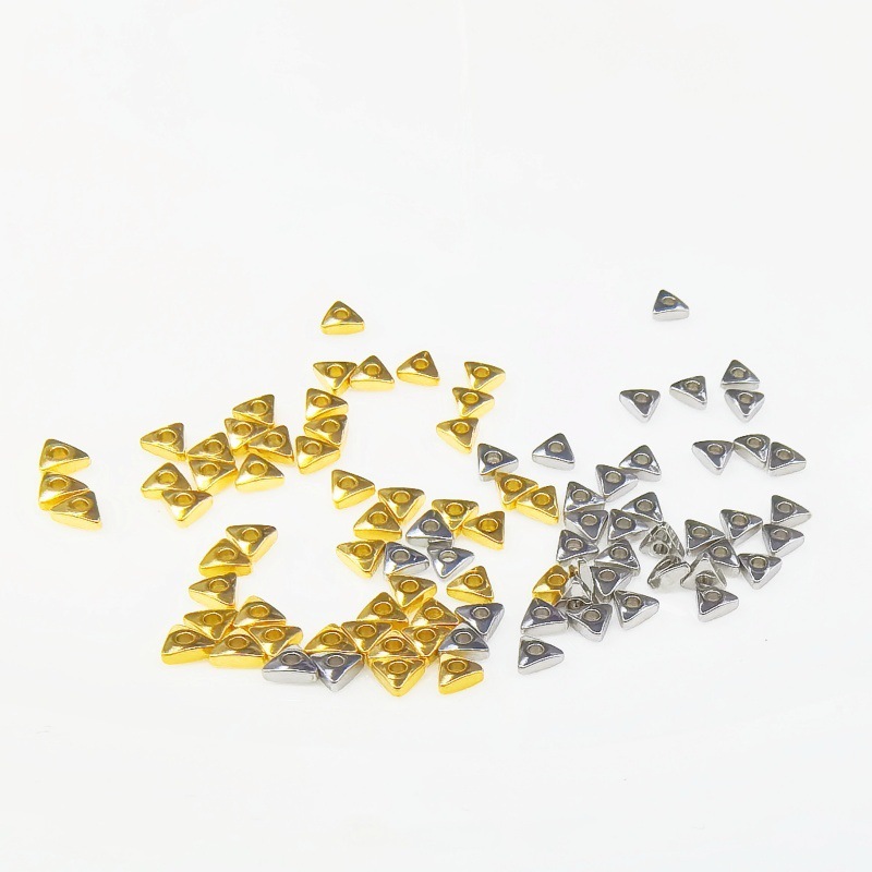 チタン鋼ジュエリーアクセサリー三角形砂利ブロークンシルバー真空メッキ 18 K ゴールド色保持 DIY ジュエリーアクセサリー三角形スペーサービーズ|undefined