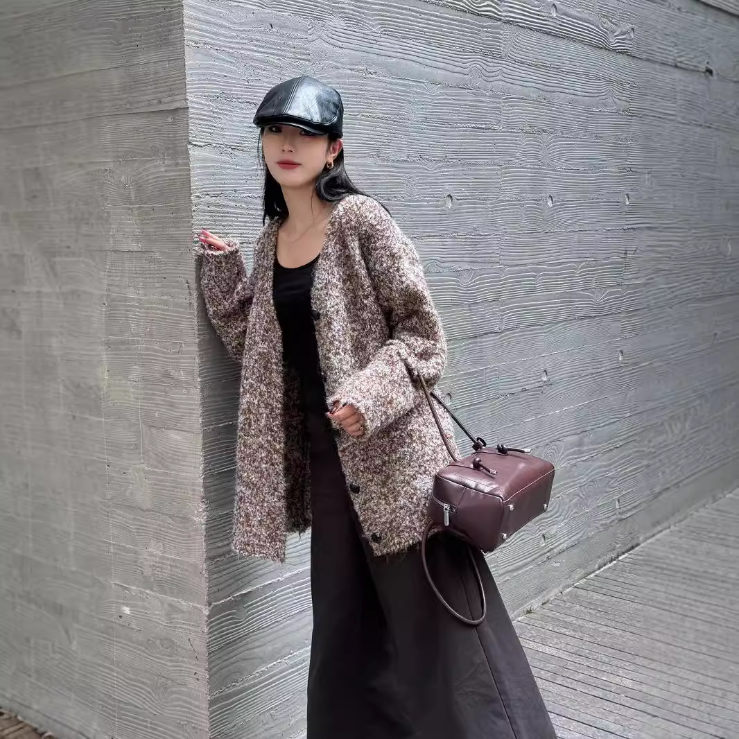 24 invierno Puyuan 2024 otoño nuevo estilo coreano suelto de cuello en V cardigan de punto sensación de diseño image 5