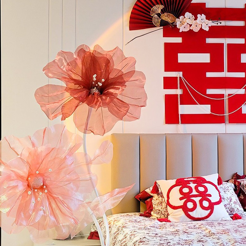 Bride's bedroom decoration, new room, social media trending floral pathway, silk flower window display, wedding celebration scene, wedding decoration