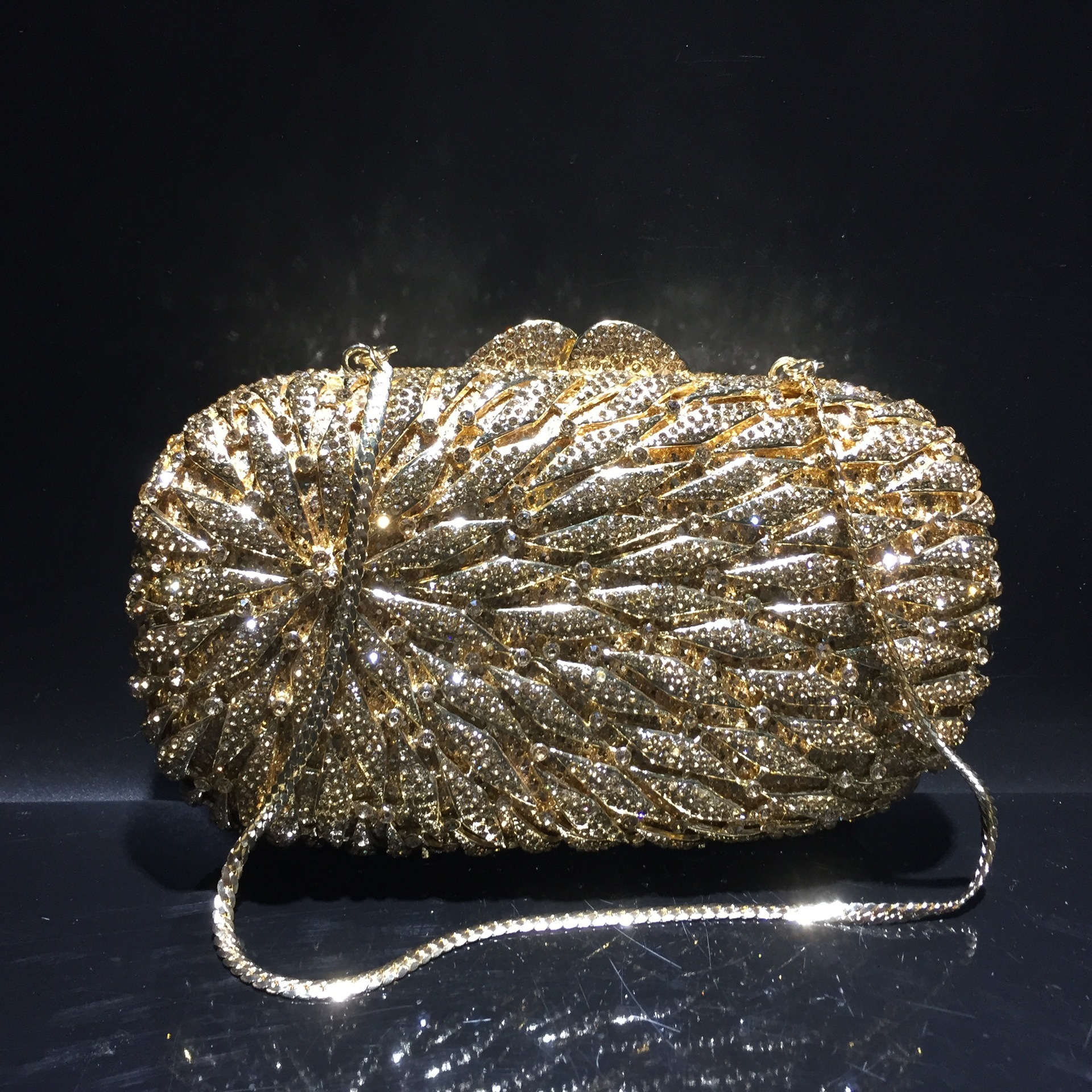 * fábrica directa bolsas de mano de diamante metal agujerado bolsas de cena de cristal bolsas de diamantes manuales
