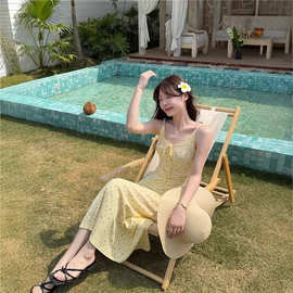 黄色碎花吊带连衣裙女春遮手臂多巴胺泰式明媚海边度假沙滩长裙子
