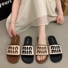 小香風平底サンダル女性夏外着2025新型ファッション百合風呂ビーチ一字靴防臭