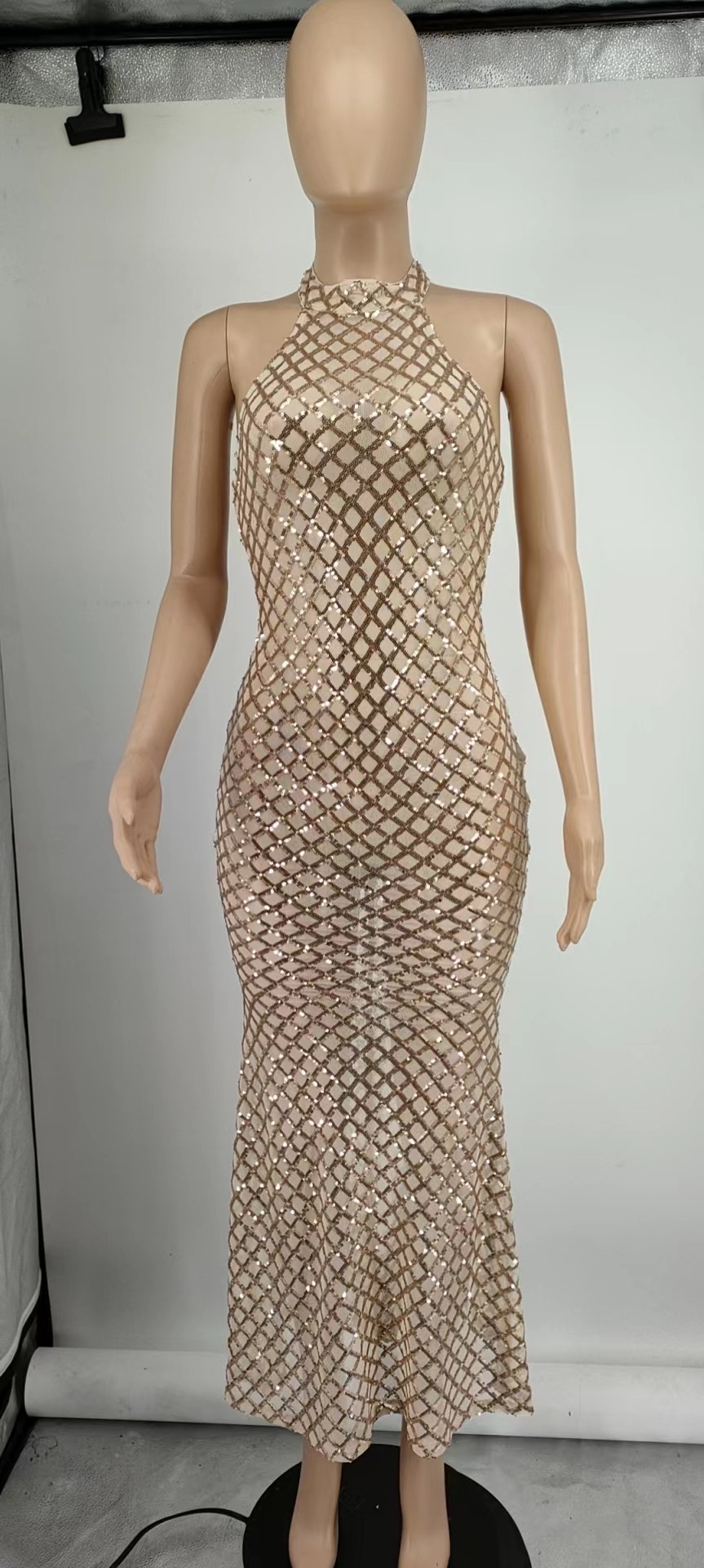 Abito da sera sexy con schiena scoperta e strass per donna_voghion.com