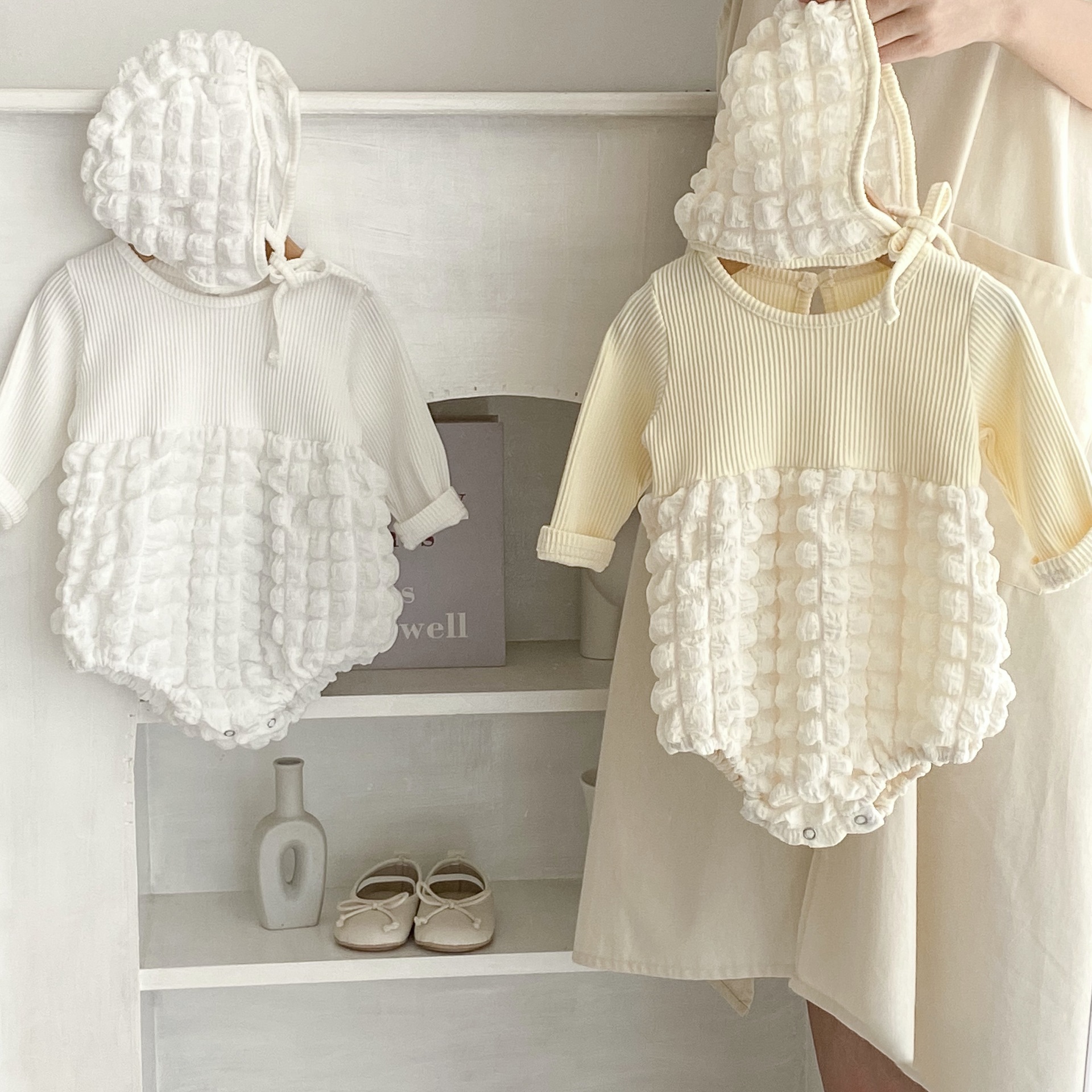 Tuta Ha Yi a maniche lunghe in garza a bolle per bambina autunno 2024, tuta da gattonare + set di 2 cappelli in regalo_voghion.com