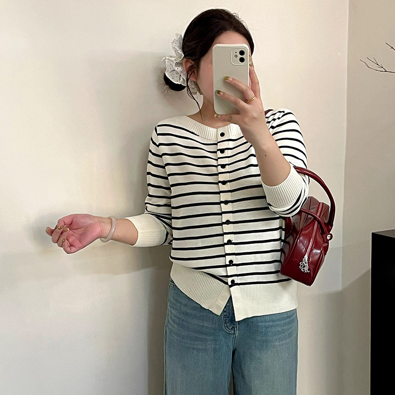 Plus-Size Women's Slimming Striped Shirt, Round-Neck Top, 2026 Autumn Style, Versatile Loose Knit Sweater for Plus-Size Women 23719