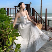 白色蕾丝刺绣镂空收腰吊带连衣裙女夏法式复古高级感气质度假长裙