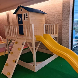 Дорожная горка, игровой домик, умеет карабкаться