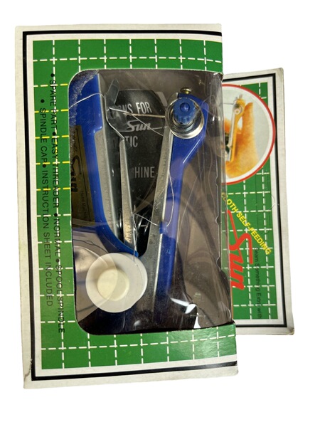 Manual sewing machine. Mini sewing machine. Small sewing machine
