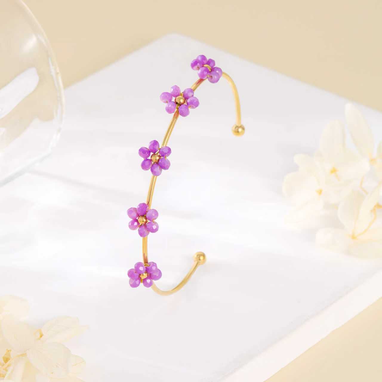 Europa y los Estados Unidos transfronterizos pulseras de acero de titanio no se desvanecen abertura de acero inoxidable flores lindas mujeres lujosas joyas de mano de alta calidad