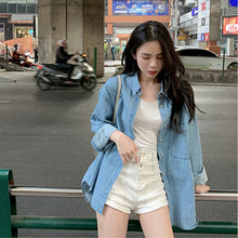 浅蓝色长袖牛仔衬衫女秋季复古衬衣外套气质宽松上衣