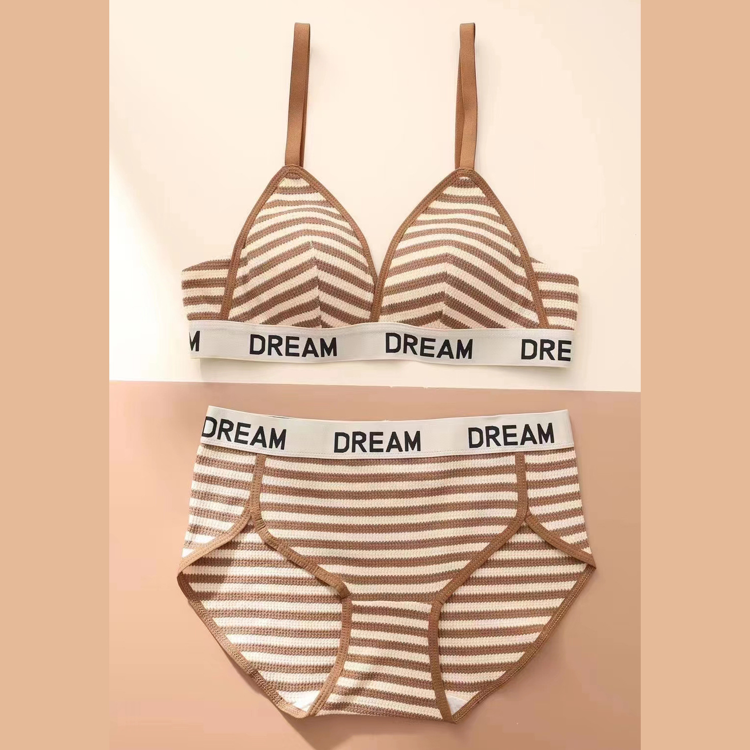 Estudiante de secundaria chica ins estilo moda Retro Ropa interior mujeres desgaste transpirable taza delgada inalámbrico pequeño pecho sujetador