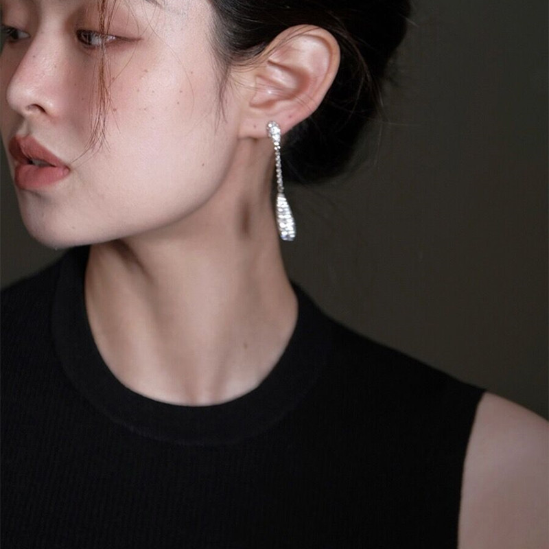 1 Pair Simple Style Streetwear Water Droplets Tassel Chain Inlay Copper Zircon Drop Earrings display picture 1