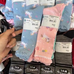 西松屋の外国貿易の男の子の女の子のストッキングの新型の中で大きい子供の綿の靴下の春の夏の綿の靴下は膝の靴下を過ぎません。