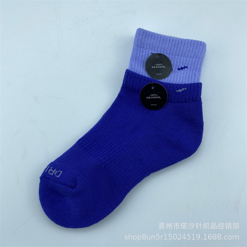 2023新品の偽の2つのつなぎ合わせのスポーツの靴下の中で筒の高い筒の男女の同項のマカロンカラーの厚いタオルの底