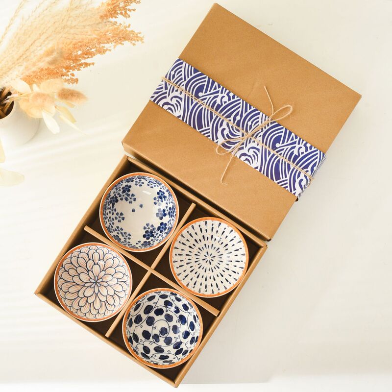 日本式の碗の陶磁器の碗の皿のセットの釉薬の下で彩りの碗の皿のセットの陶磁器の食器のギフトボックスのビジネス会は贈り物を売ります。|undefined