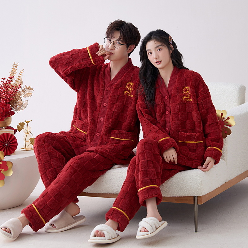 Pareja de pijamas de otoño e invierno para hombres y mujeres de lana de coral engrosada de franela forrada de lana traje rojo de boda