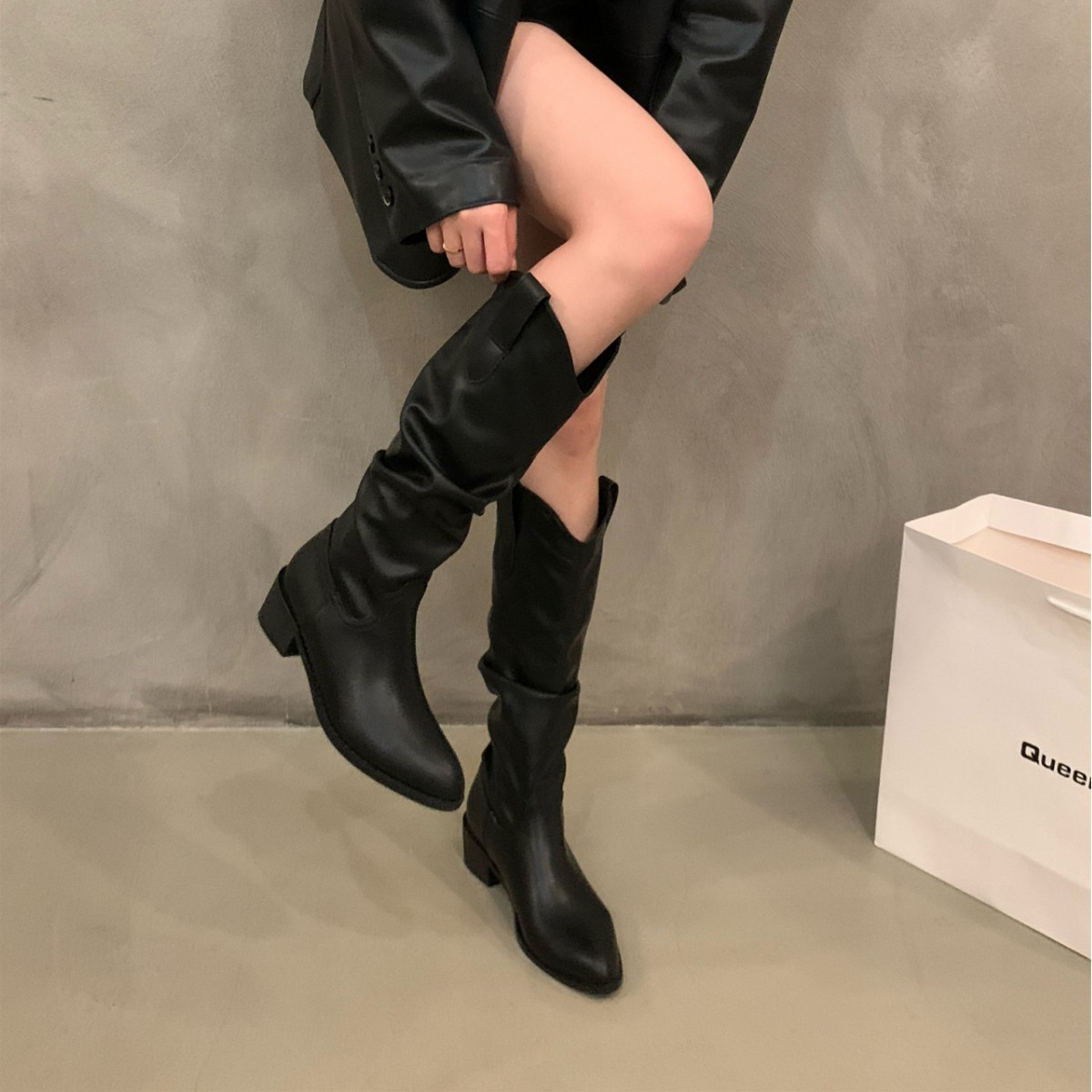Retro brown fashionable high boots