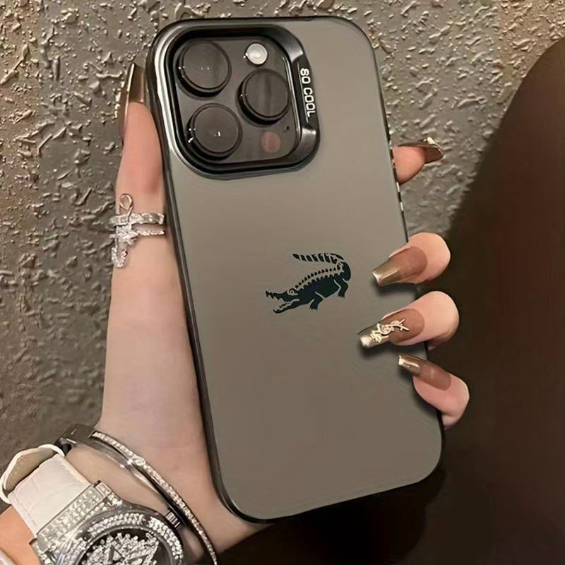 Nuevo simple pequeño cocodrilo para iPhone 16 funda para teléfono móvil Apple 15promax/14 anti-caída 13pro12 Europa y América