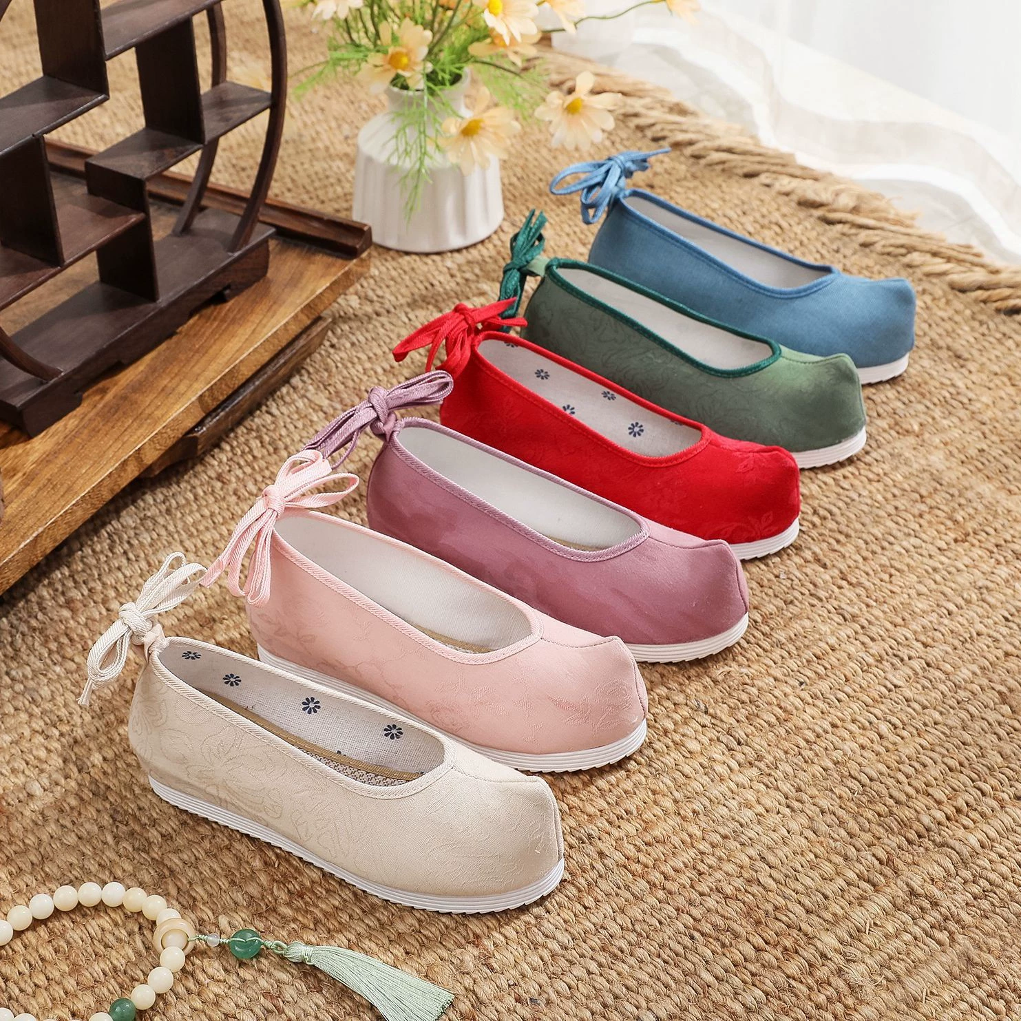 Простые жаккардовые туфли на мягкой подошве в античном стиле с приподнятым носком и темным узором внутри, увеличивающие высоту в китайском стиле, туфли династии Хань, женские туфли с вышивкой, туфли из парчовой ткани