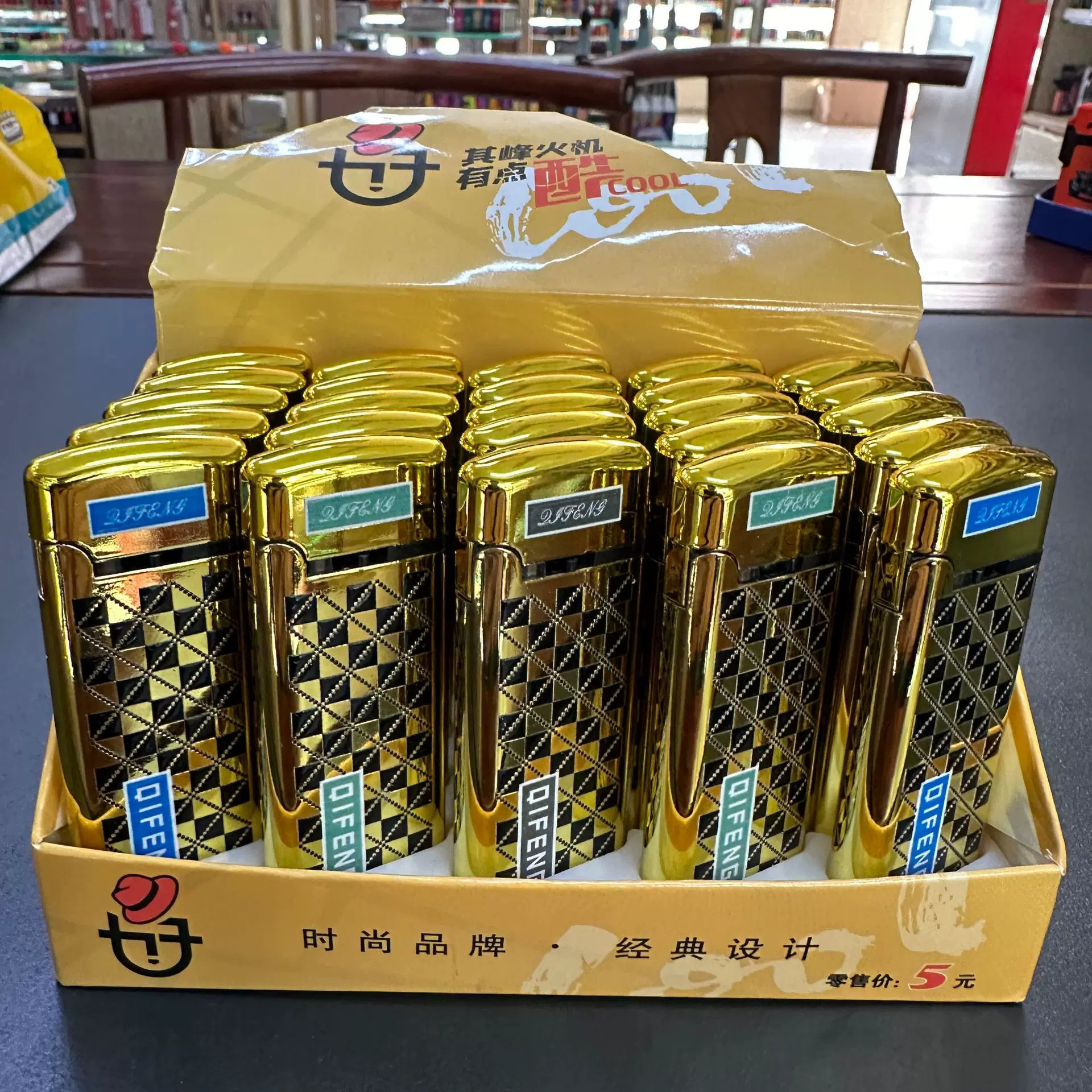 180时尚方格金属翻盖砂轮打火机广告印字耐用高档一次性打火机