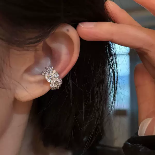 [楼哈哈] Exquisite Ultra-Shiny Micro-Encrusted Ear Cuffs for Women Without Piercings, Niche Design, High-End Ear Clips and Earrings