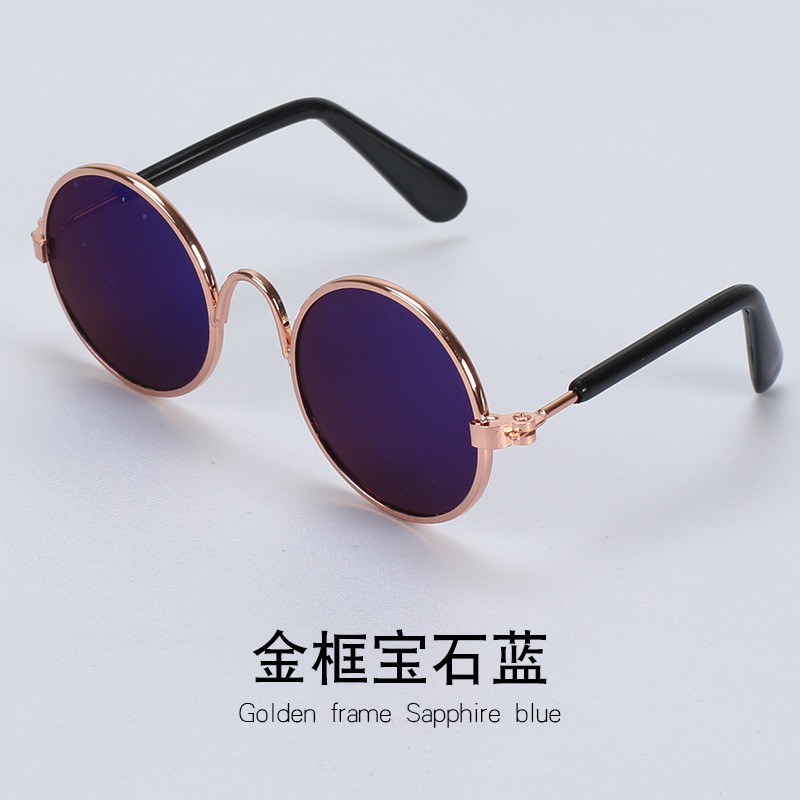 Gatas de gato para mascotas retrógradas para jugar cool perros gafas de fotos accesorios gatos perros extraños gafas de sol joyas de marco de oro gafas