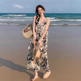 水墨印花v领吊带连衣裙夏季女法式小众宽松慵懒风过膝长款碎花裙