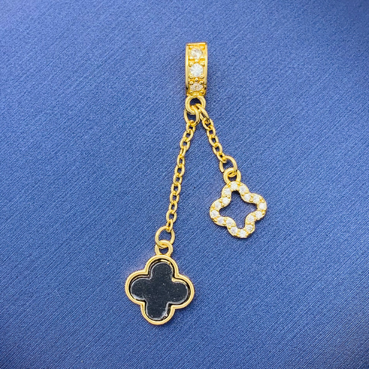 百種類のペンダントは心のままにファッションの経典を配合します。カップルの美しいペンダントは親友のアクセサリーを送ります。