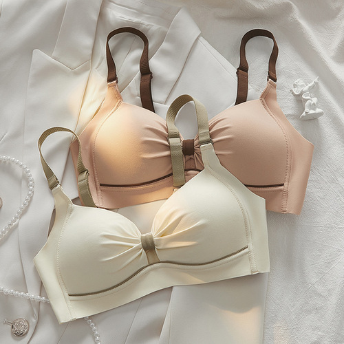 Seamless underwear for women with large breasts showing small summer thin no-wire girly style push-up bra to hold secondary breasts and prevent sagging