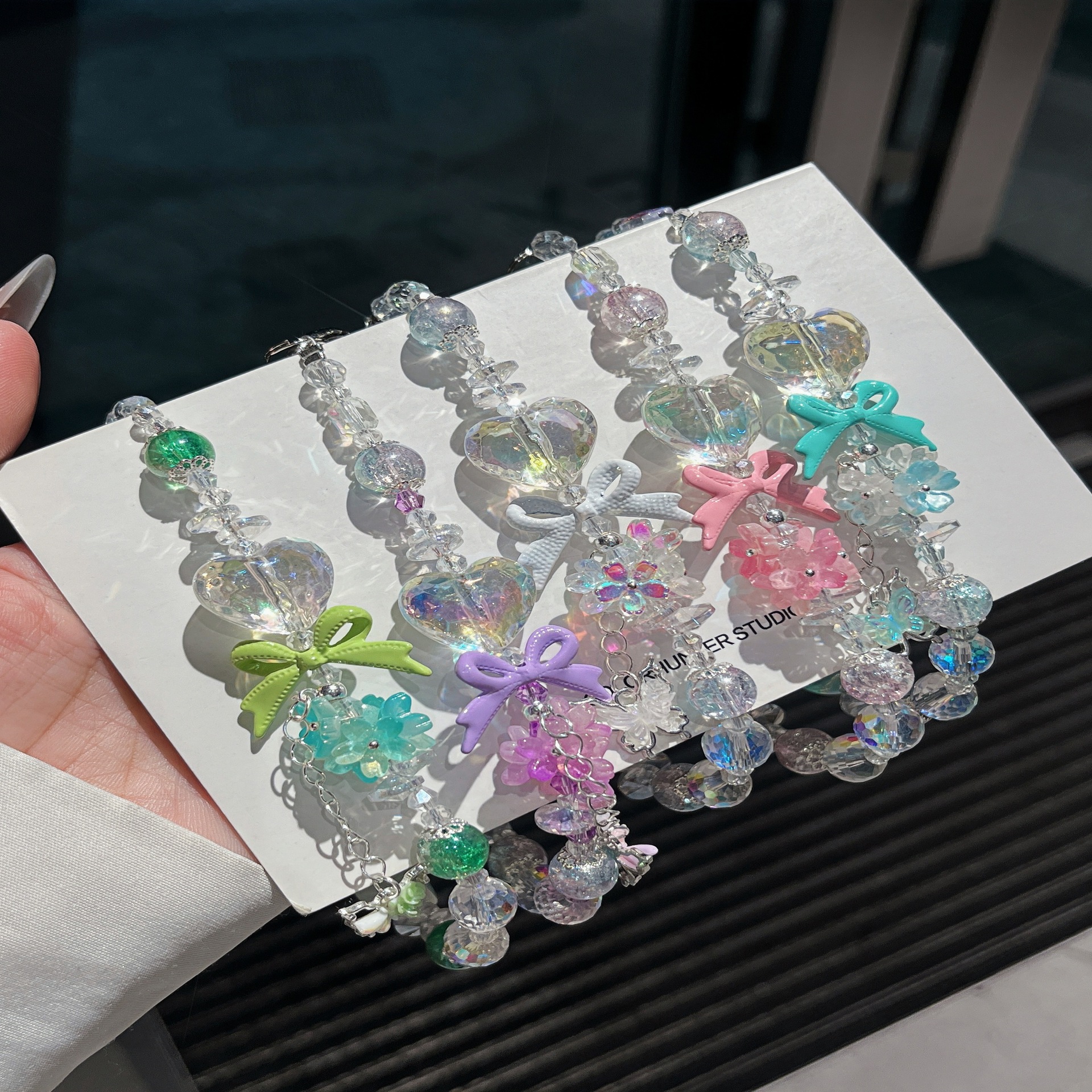 Ramo de flores de cristal fresco, amor, jade, mariposa, borla, cadena de teléfono móvil, cordón con cuentas de muñeca de alta gama femenina