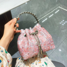 �W���羳���b�����������������Ůʿ�ִ�ˮͰ��朗l�μ�б��