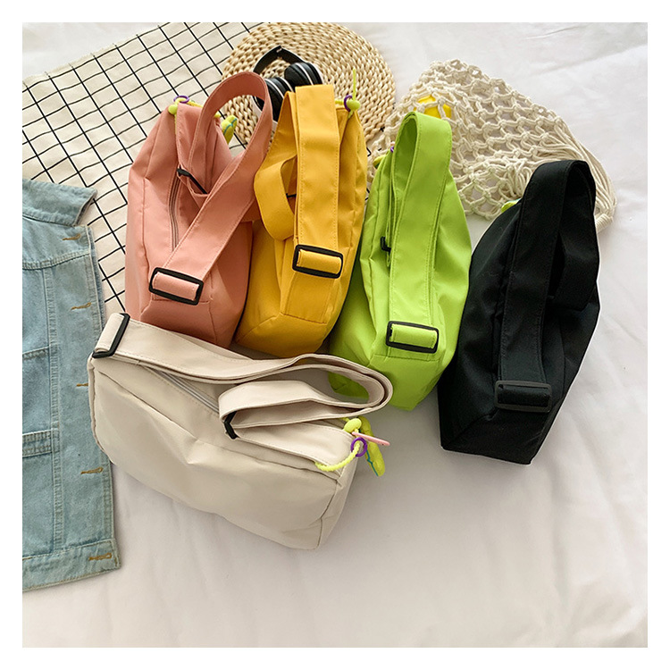 Women's Medium Canvas Solid Color Streetwear Zipper Canvas Bag display picture 14