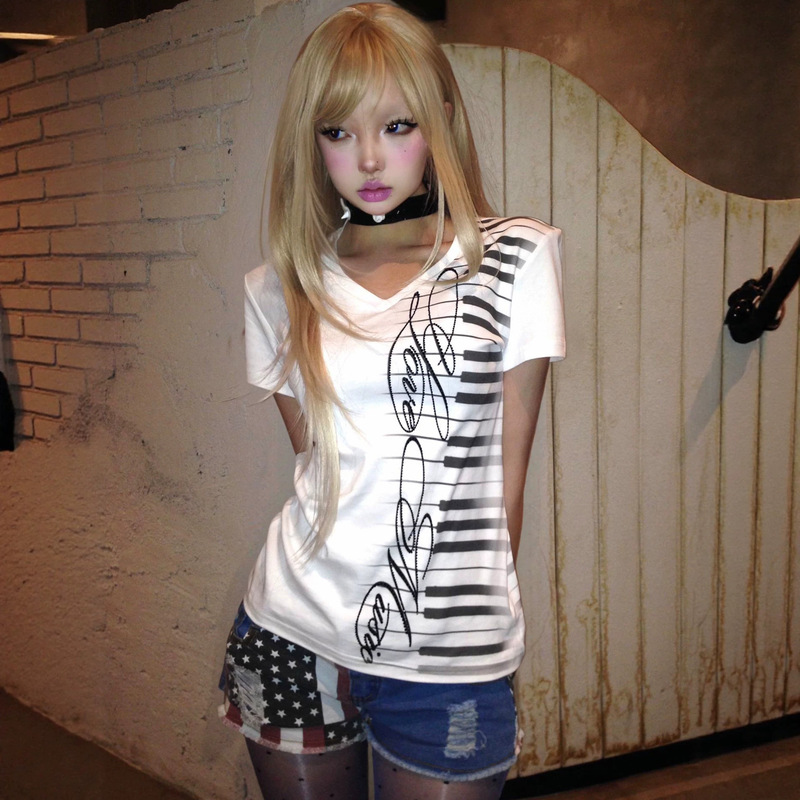 Subculture Street Style V-Neck Regular Shoulder Short-Sleeve T-Shirt for Women, New Summer Model with Piano Key Print, Short Y2K Light Asian Style Top