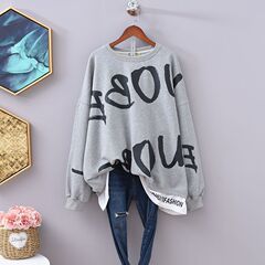 ヨーロッパの商品の秋の大きいサイズの2-300斤の長袖の偽の2つの長袖の衛衣の女性の満印のアルファベットのゆったりした洋気のコート