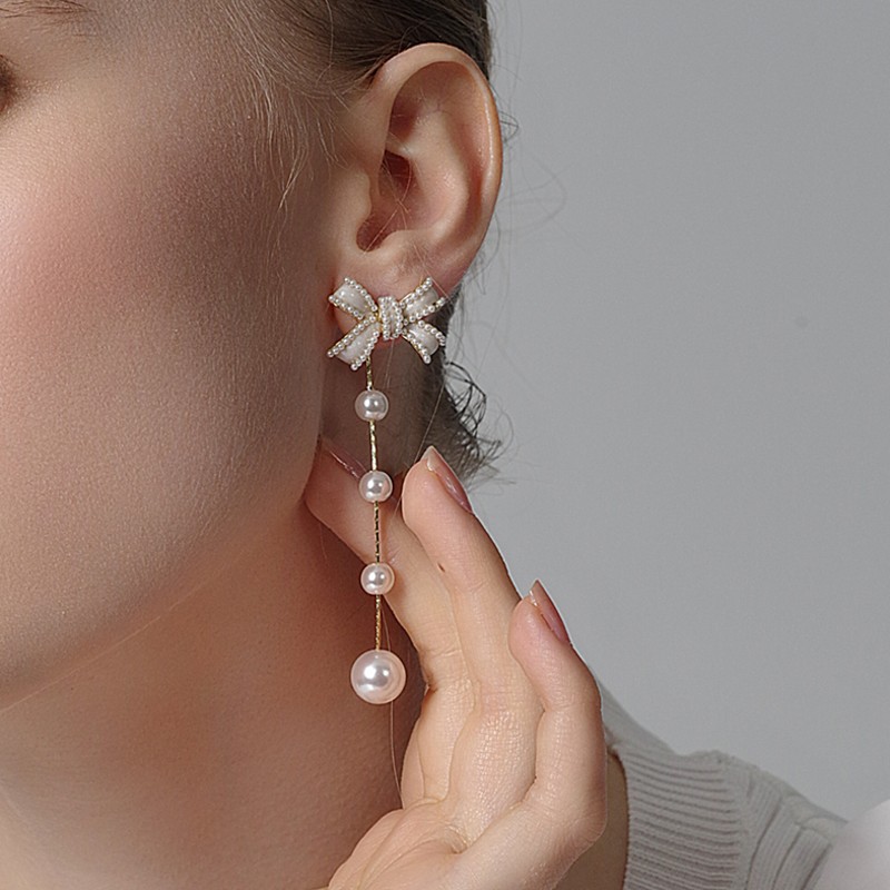 2021 New High-end Atmosphere Long Two-wear Dripping Retro Bow Pearl Earrings display picture 6