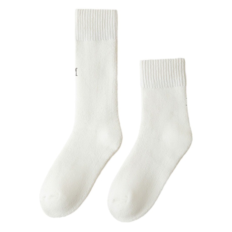 Calcetines calcetines de media pantorrilla de las mujeres calcetines de invierno forrados de lana engrosada calcetines de Terry Otoño e Invierno calcetines de confinamiento del sueño de las mujeres medias