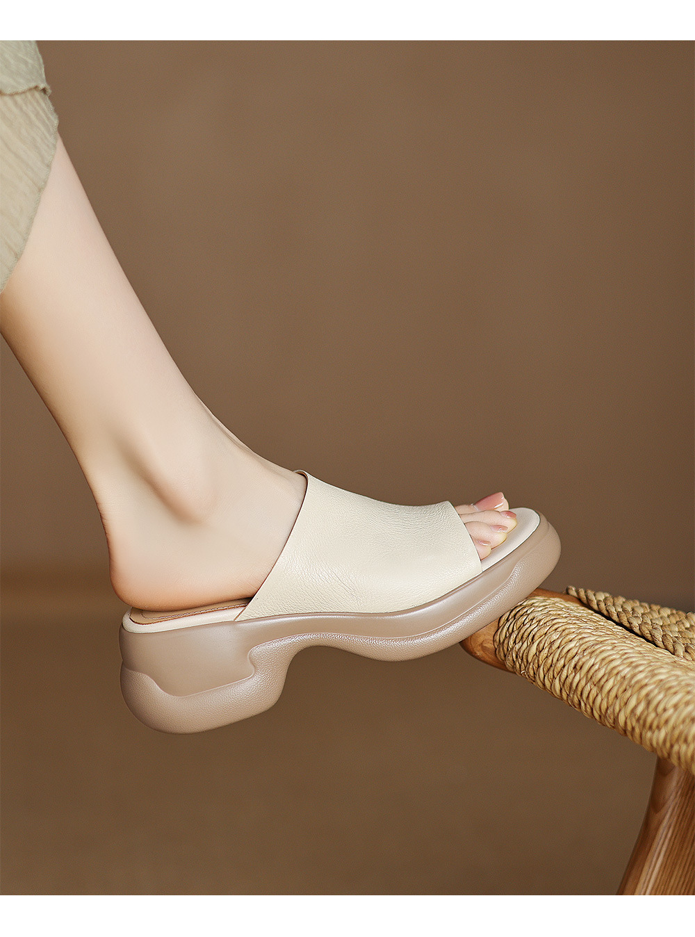 Dép lê nữ da cừu thật đế dày nhẹ quai ngang miệng cá — Màu đen chi tiết 11