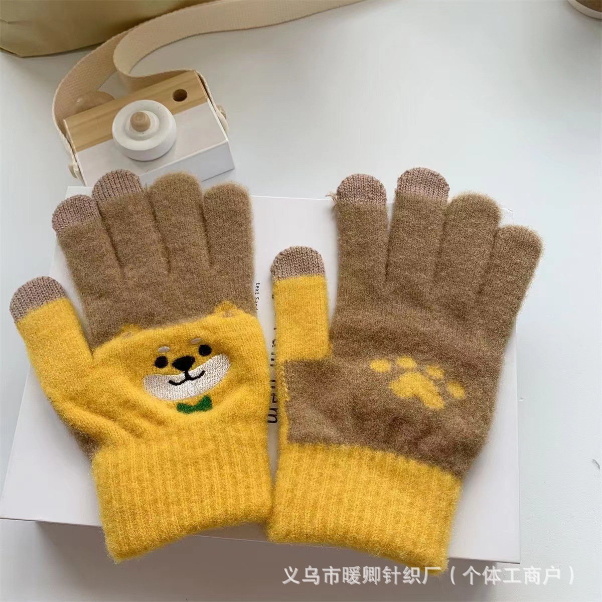 Nuevos guantes para niños grandes tejidos lindos perros bordados de invierno caliente de peluche pantalla táctil engrosado guantes de otoño y invierno