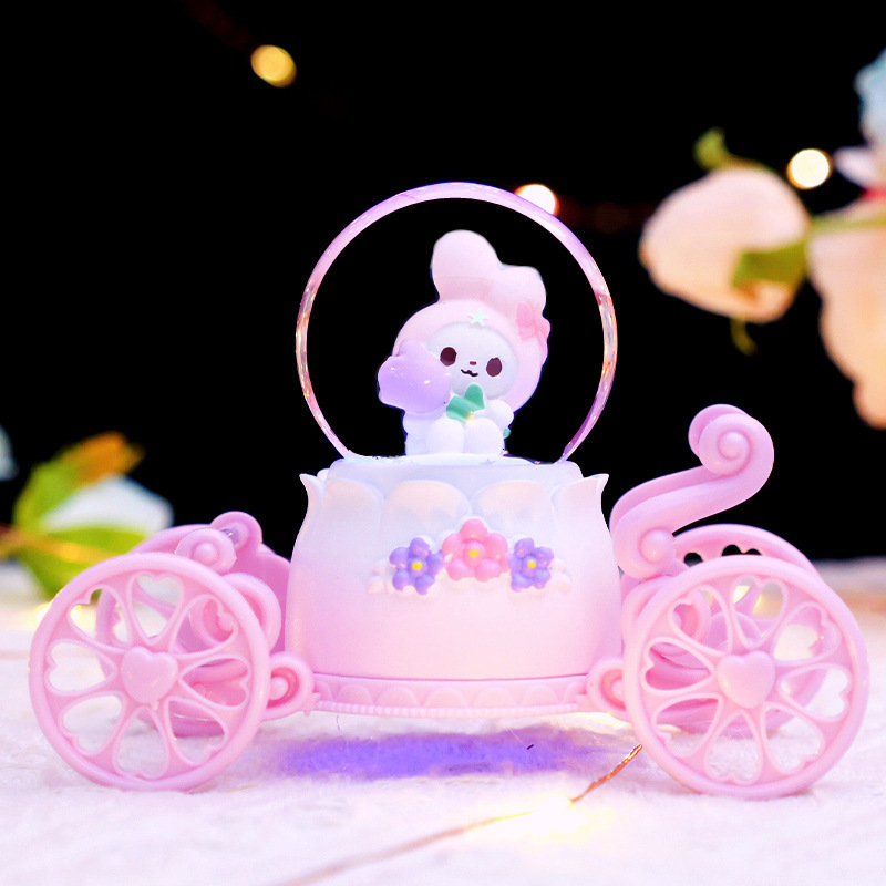 漫画のロリータの女の子の車のライトの雪の音楽のイルミネーションの水晶のボールのオルゴールの子供の学生の贈り物の卸売り|undefined