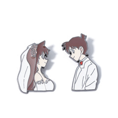 Custom-made Detective Conan Shinichi, Shinichi and Ran's wedding celebration gifts, wedding dress photo brooch jewelry, alloy badge