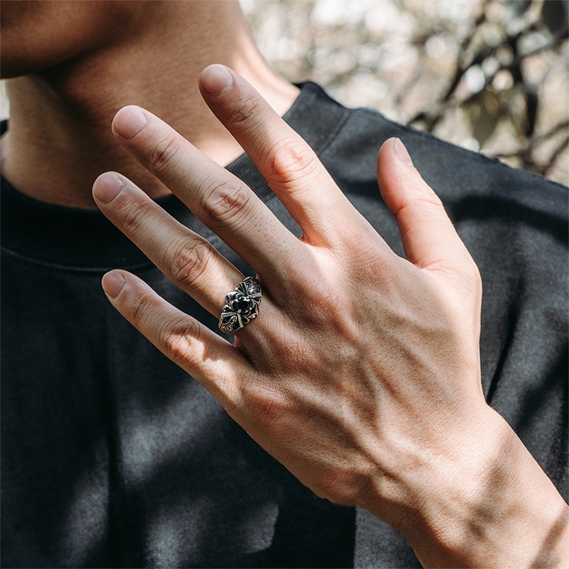 Minimalistischer Herrenring Aus Titanstahl Für Den Alltag_voghion.com