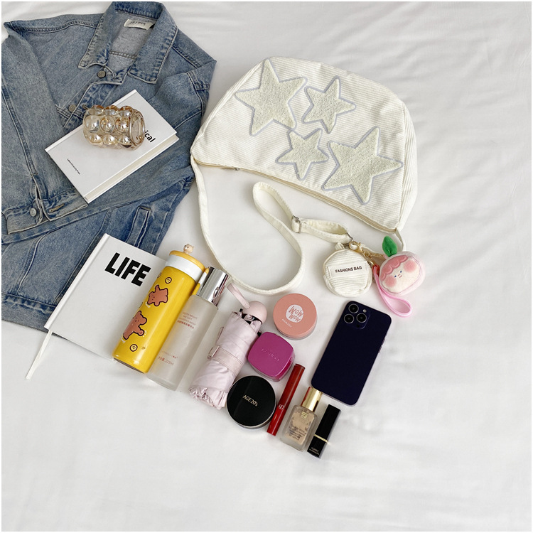 Large-capacity five-pointed star bag, women's crossbody Instagram summer cute and versatile single-shoulder canvas bag, student commuting dumpling bag Application Scenario