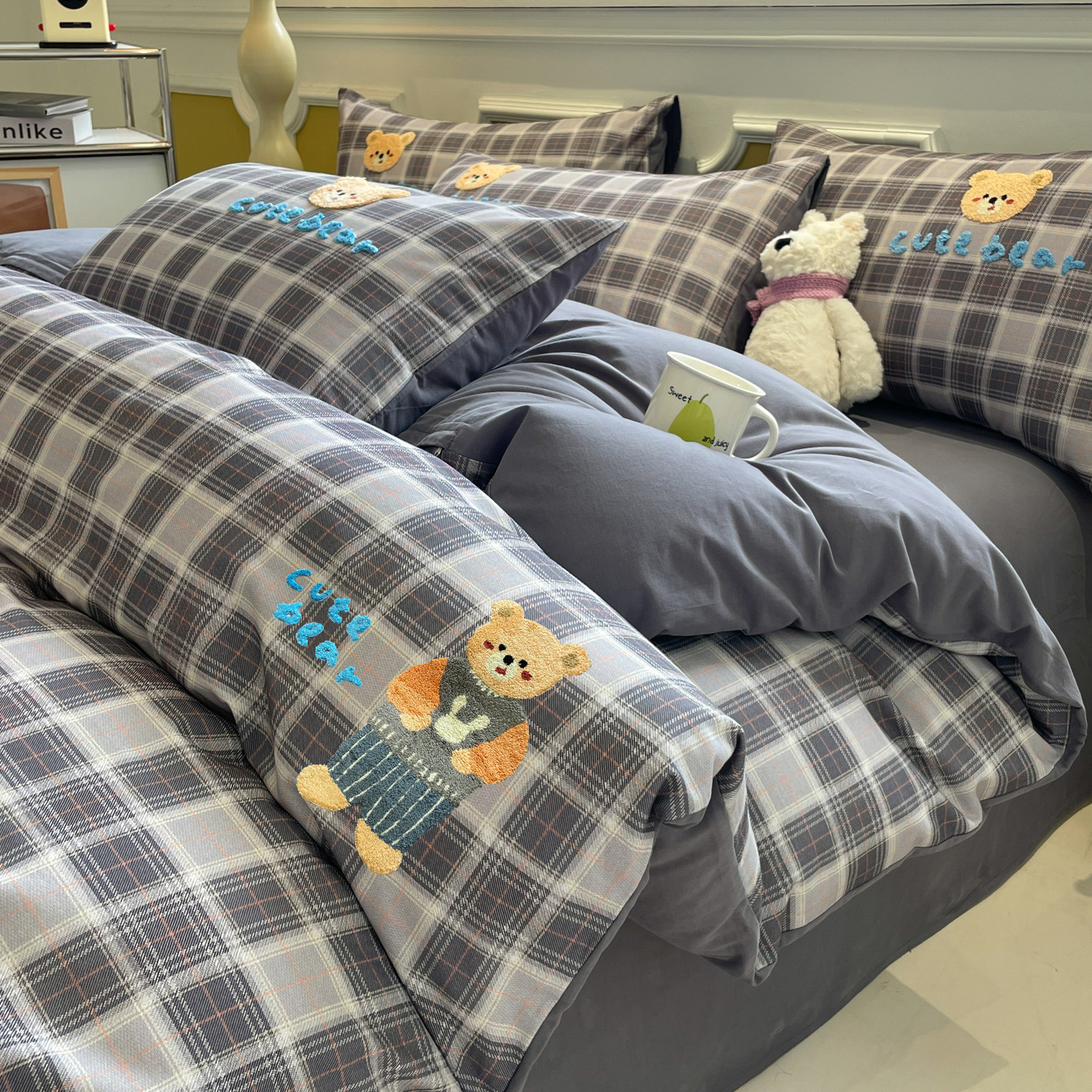 Toallas de algodón bordadas y molidas en la cama de cuatro piezas de algodón puro otoño y invierno cubierta de sopa de cama gruesa clase A nueva ropa de cama