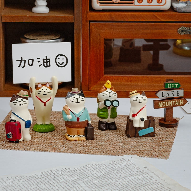 Traveling Cats Healing Birthday Gifts Japanese-style Desktop Mini Small Ornaments Central Control Resin Decorations
