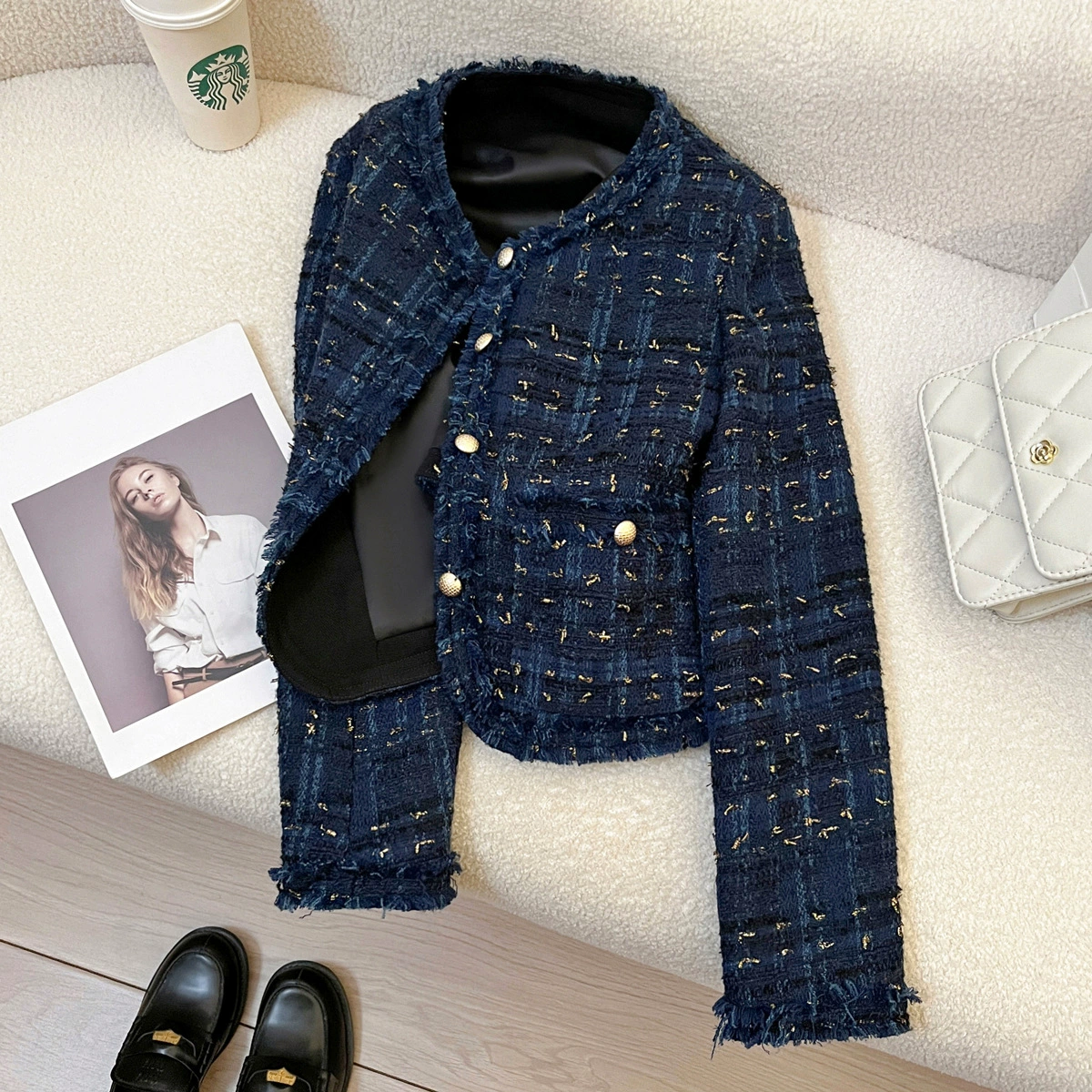 Синяя демисезонная дизайнерская куртка, стиль Chanel, 2025, тренд сезона, яркий броский стиль, для подростков