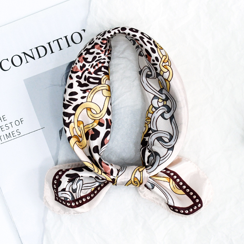 50 Satin Chain Pañuelo cuadrado estampado Color Sense de alta gama Moda de todo fósforo azafata profesional Servicio al cliente Bufanda de decoración Bufanda de seda