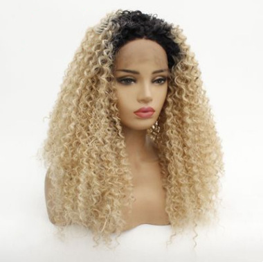 Gradiente para mujer, color dorado mixto, rizado africano, peluca larga y rizada, casco de encaje delantero de fibra química al por mayor LW0022